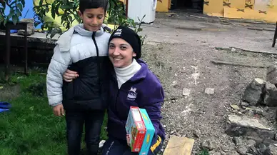 Depremde evleri yıkılan 6 yaşındaki Nur'un yeni ev talebi için harekete geçtiler