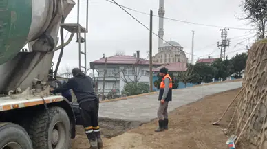 Derepazarı'nda mahallelerde yol betonlama çalışmları devam ediyor