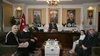 Vali Amcasını Ziyaret Eden Küçük Hayran: Toprak Ada