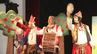 TRABZON AKÇAABAT’TA ‘BANA BİR MASAL ANLAT’ ADLI ÇOCUK TİYATROSU SAHNELENDİ