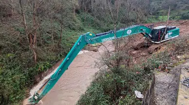 İyidere Belediyesi dere yataklarını temizliyor
