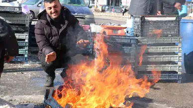 Erzurumlu pazarcıların dondurucu soğukta ekmek mücadelesi