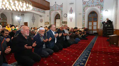 Vali Cengiz Ünsal, Berat Kandili'nde Cami Cemaatiyle Buluştu