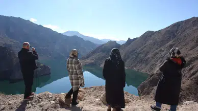 ARTVİN Baraj suları çekildi, dipte kalan köy ve kale ortaya çıktı