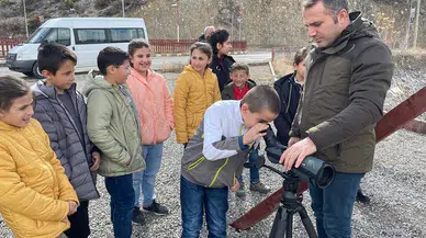 Erzurum'da ilkokul öğrencileri Tortum Gölü'nde kuş gözlemi yaptı