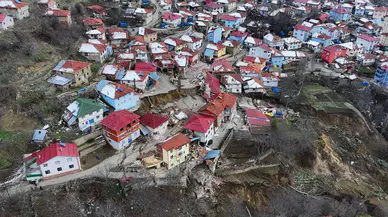Tokat'ta heyelanlar köyü ikiye ayırdı