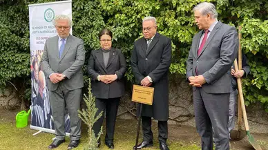 Pakistan Büyükelçiliği'nde depremde hayatını kaybedenler için fidan dikildi