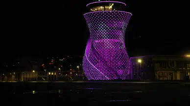 Rize-Artvin Havalimanı kulesi kanser riski farkındalığı için mor ışıkla aydınlatıldı