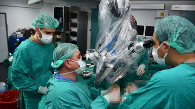 40 günlük Gürcü bebeğin gözündeki tümör Trabzon'da başarıyla alındı