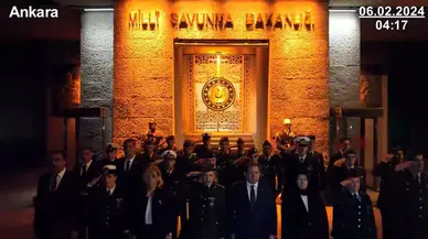 Mehmetçik'ten depremde hayatını kaybeden vatandaşlar için saygı duruşu