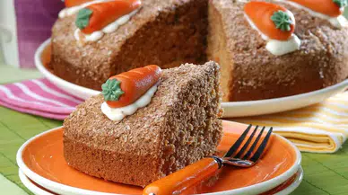 KADINLAR GÜNÜNÜN FAVORİSİ OLACAK HAVUÇLU KEK TARİFİ