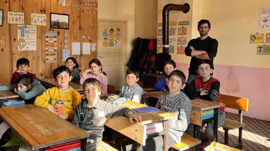 Mezun olduğu köy okulunda eşiyle öğretmenlik yapıyor