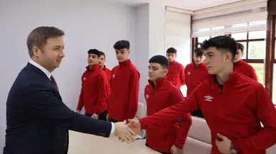  Güneysu Spor Lisesi Türkiye Şampiyonası öncesi Kaymakam Yelek'i ziyaret etti