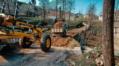 İl Özel İdare köy yollarında bakım işlemleri gerçekleştiriyor