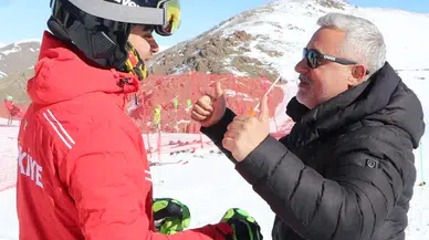 JAK timleri sayesinde başladığı kayakta Türkiye'yi olimpiyatta temsil edecek