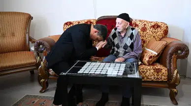 Erzurum Valisi Mustafa Çiftçi, 93 yaşındaki Kore Gazisi Recep Amca’yı evinde ziyaret etti