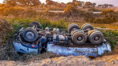 Trabzon'da kamyonetin çarpmasıyla yüksekten düşen kişi öldü