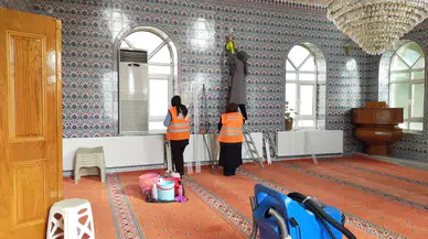 Çayeli Belediyesi Ramzan'da camilerde temizlik gerçekleştirdi