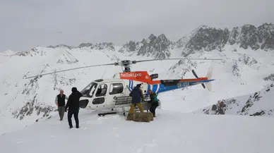 Çengel boynuzlu dağ keçileri için Kaçkarlar'a helikopterle yem taşındı