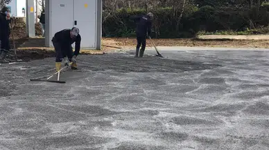 Çayeli Belediyesi Limanköy'de betonlama çalışması gerçekleştirdi