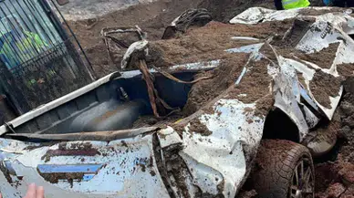 Erzincan'da, 9 kişinin toprak altında kaldığı liç alanında kamyonet bulundu