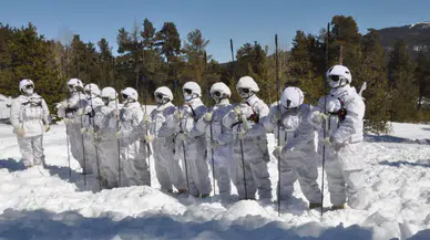 Komandoların eksi 25 derecede zorlu eğitimi