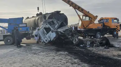 Afganistan’da otobüs yakıt tankerine çarptı: 21 ölü, 38 yaralı