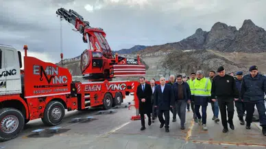 Artvin Valisi Ünsal Yusufeli Merkez Viyadüğü'nde incelemelerde bulundu