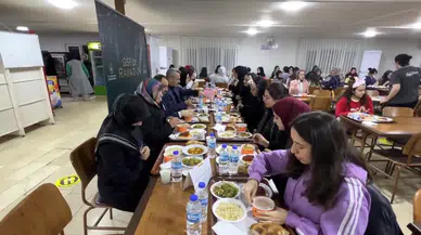 Vali Baydaş orucunu yurtta kalan öğrencilerle açtı