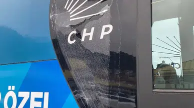 Trabzon'da sesten rahatsız olduğu gerekçesiyle CHP otobüsüne taş attı; Valilik açıklama yaptı