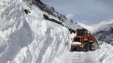 Erzurum ve Kars'ta 32 yerleşim yerine kardan ulaşım sağlanamıyor