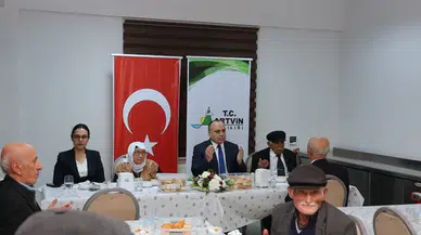 Artvin Valisi Ünsal, huzurevi sakinleriyle iftarda bir araya geldi