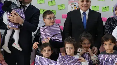 Artvin Valisi Ünsal'dan özel gereksinimli öğrencilere ziyaret