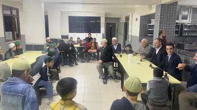 Kaymakam Açıkgöz, iftarını öğrencilerle yaptı