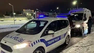 Erzurum'da kar yağışı sonrası 48 aracın karıştığı 17 ayrı kazada 12 kişi yaralandı