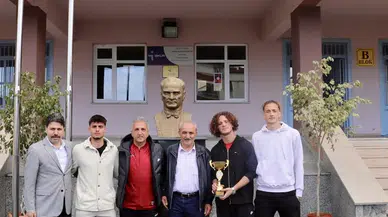 Lise futbol takımının hedefi, dünya kupasını 3. kez Trabzon'a getirmek