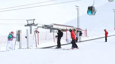 Güneşli havayı fırsat bilenler Palandöken'de zaman geçirdi