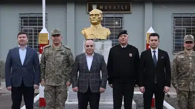 Artvin Valisi Ünsal sınırda Mehmetçik'le bir araya geldi