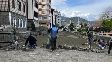 Çayeli Belediyesi üstyapı çalışmalarını sürdürüyor