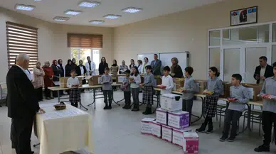 Of'ta velilerin desteğiyle hazırlanan gıda kolileri ihtiyaçlı ailelere ulaştırıldı