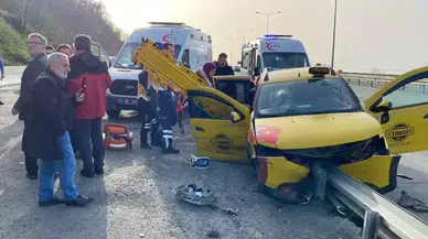 Rize'de, cenaze dönüşü bariyere saplanan taksideki 4 kişi yaralandı