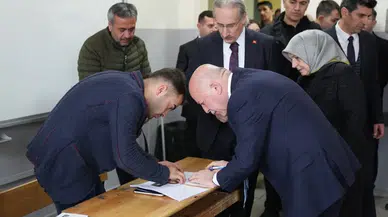 Erzurum Büyükşehir Belediye Başkanı Mehmet Sekmen Oyunu Kullandı