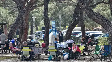 Oylarını kullanıp mesire alanlarında piknik yaptılar