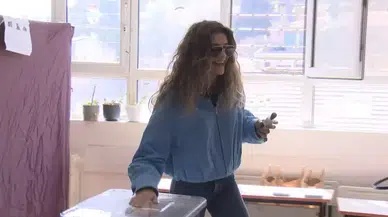 Ünlüler oylarını kullandı