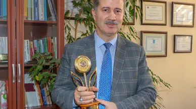 Prof. Dr. İlhami Gülçin uluslararası ödüllerini KAAN, İHA ve SİHA mühendislerine adadı