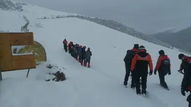 Trabzon'da itfaiye ve AFAD ekipleri çığda arama ve kurtarma tatbikatı gerçekleştirdi