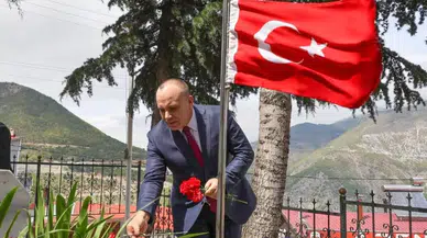 Artvin Valisi Vali Cengiz Ünsal, Şehitlerimizin Kabirlerini Ziyaret Etti