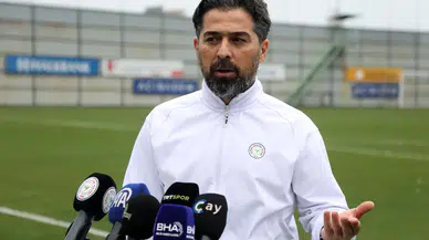 Teknik direktör İlhan Palut, Çaykur Rizespor'da göreve devam edecek şekilde çalışıyor