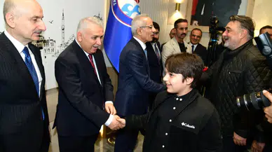 Vali Aziz Yıldırım, Ramazan Bayramı Bayramlaşma Törenine Katıldı