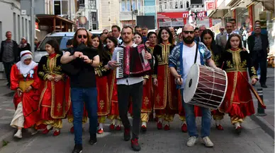 Artvin'de "Turizm Haftası" dolayısıyla kortej yürüyüşü gerçekleştirildi